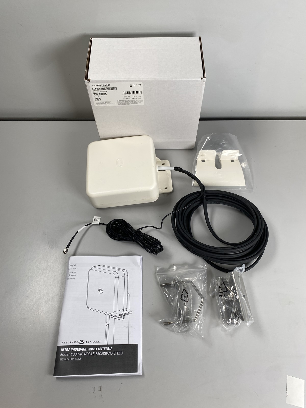 Panorama Antennas 2G/3G/4G Directional Wall/Desk Mount - White (WMMGG-7-38-5SP)