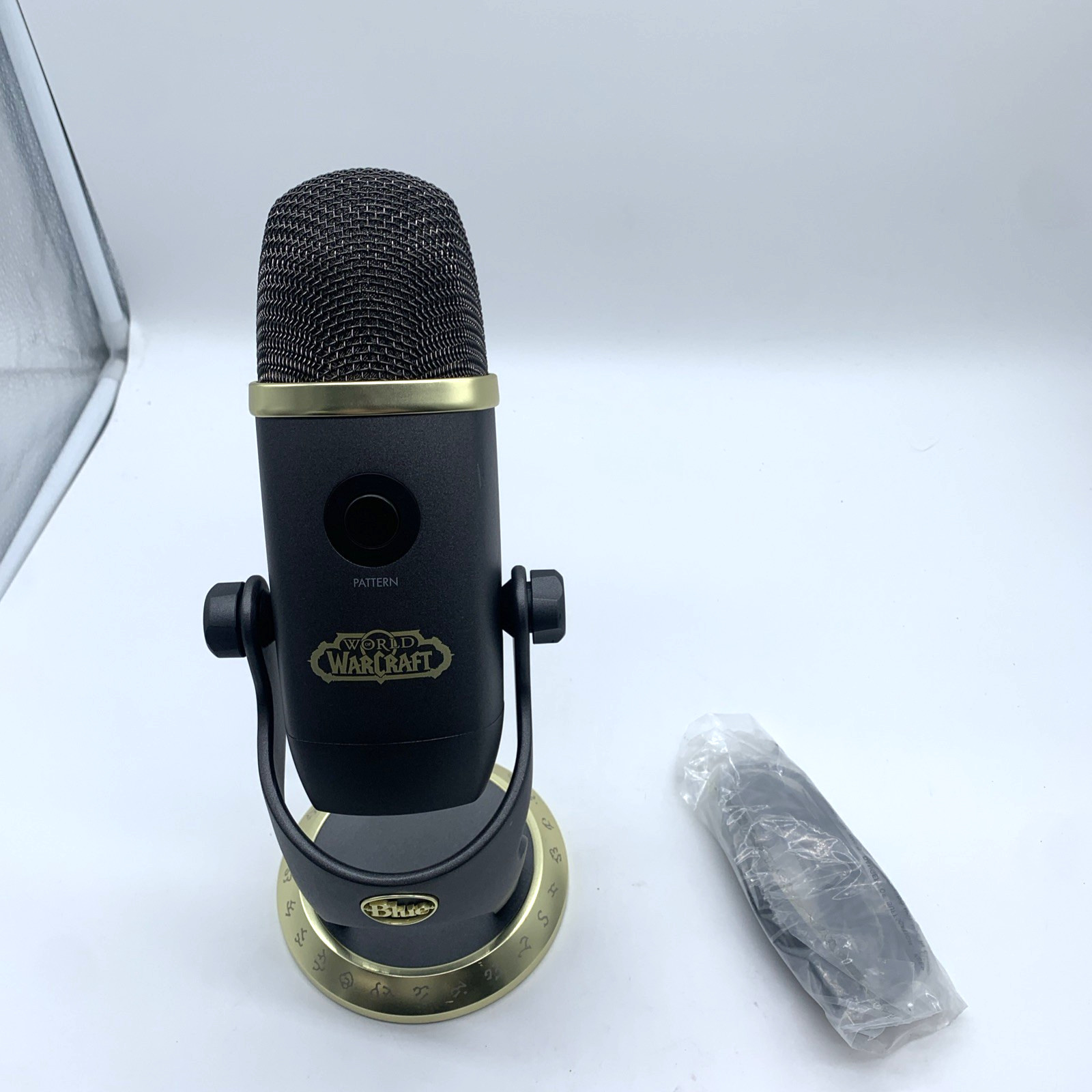 Blue Yeti X World of Warcraft Edition USB Microphone 888-000406 Black & Gold