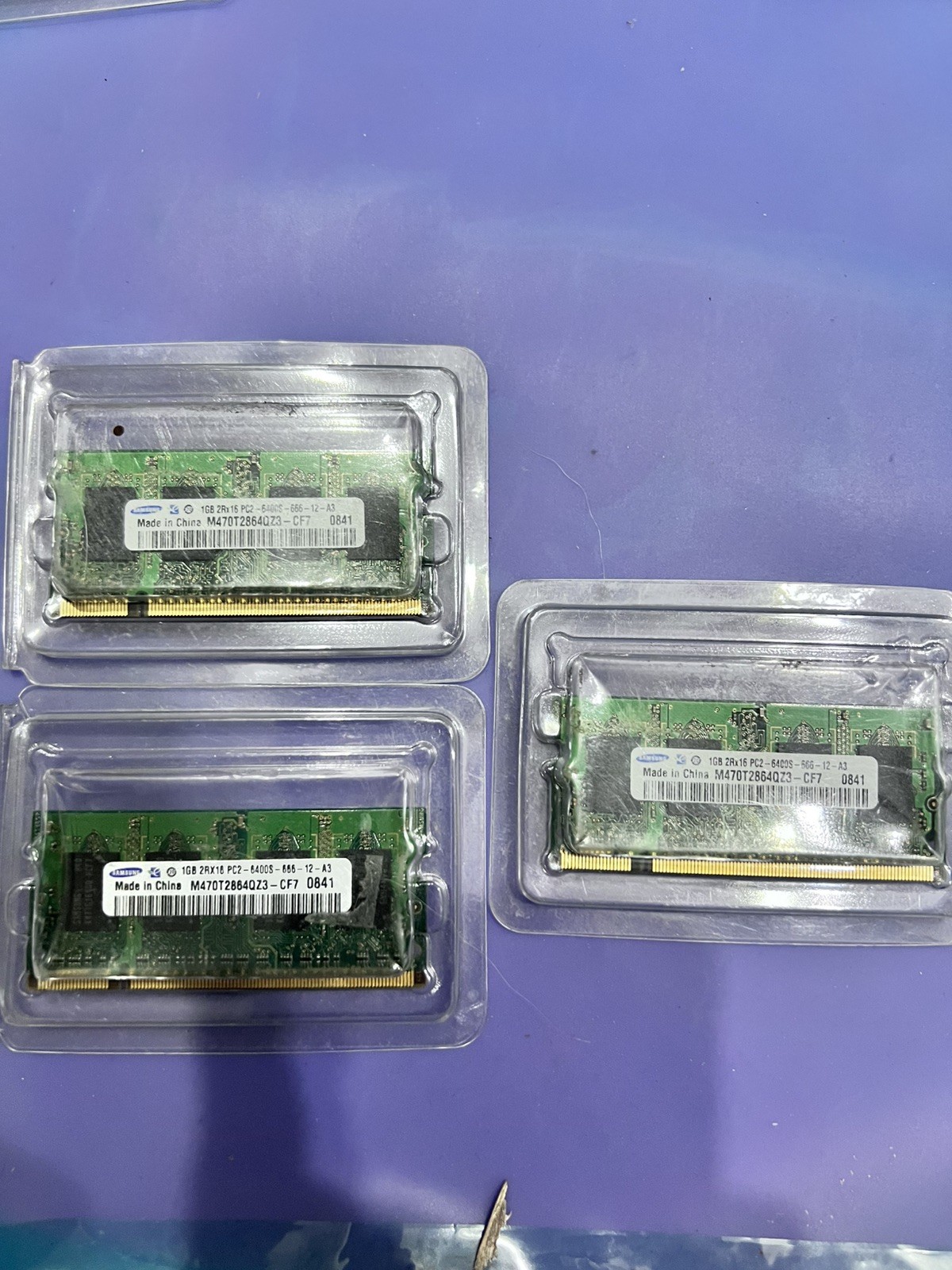 Samsung 1GB DDR2 PC2-6400S-666-12-A3 M470T2864QZ3-CF7 200pin SO-DIMM RAM Memory
