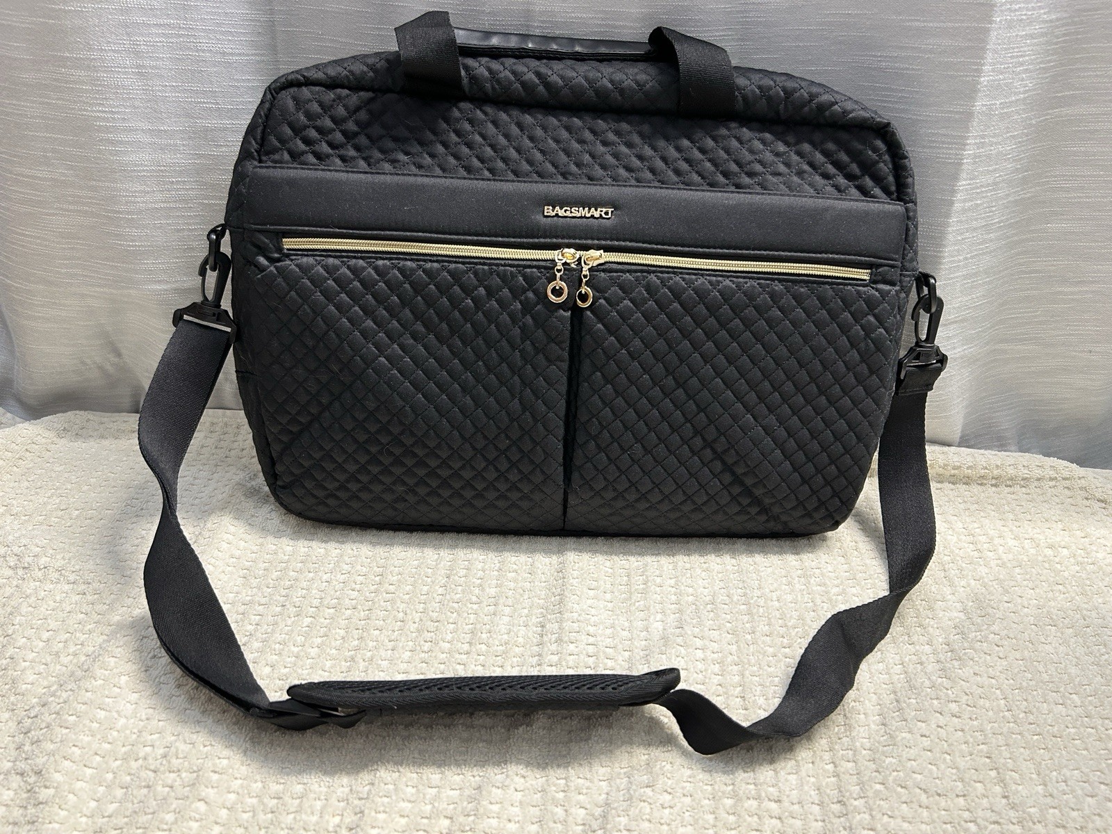 Bagsmart Quilted 17” Laptop Bag Briefcase Messenger Shoulder Bag Gold Zip Black
