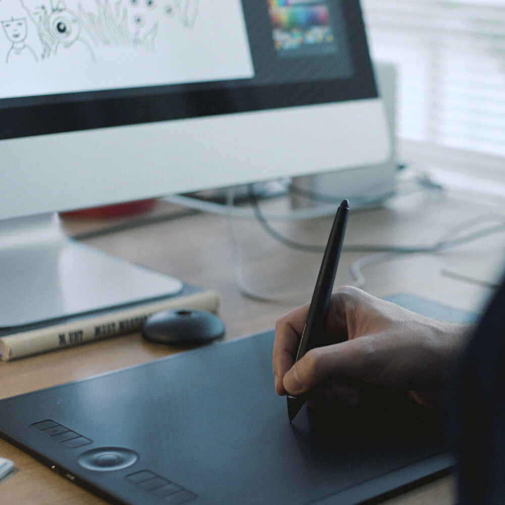 Wacom Intuos Pro Large Graphic Drawing Tablet, UPTH860, Certified Refurbished 
