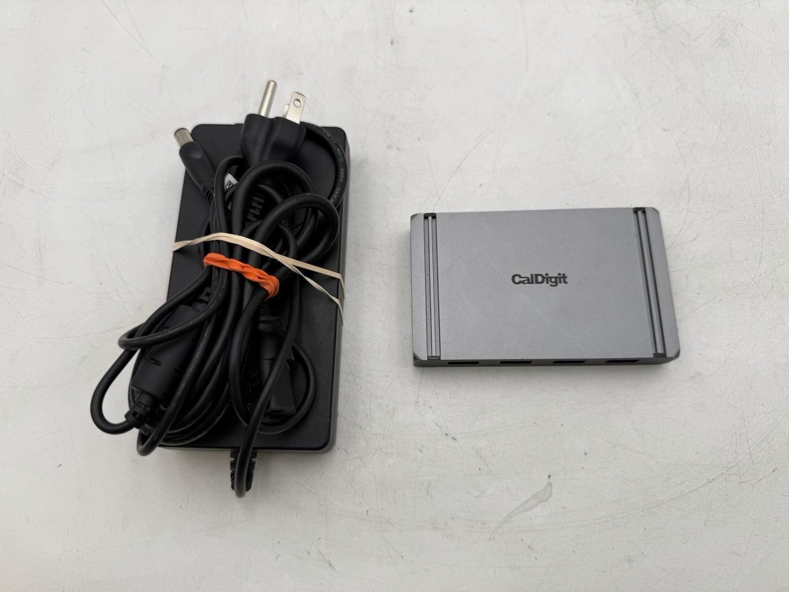 CalDigit TBT4 Element Hub Thunderbolt 4 USB4 8-Port Dock