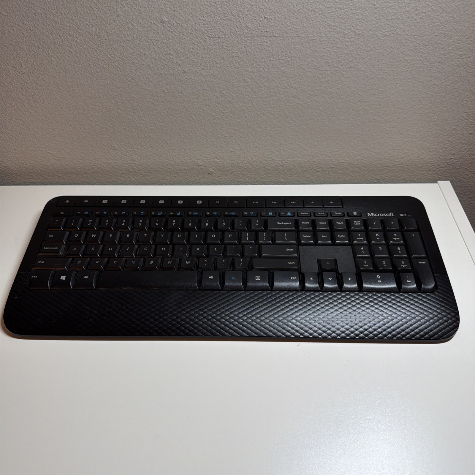 Microsoft Wireless Keyboard 2000 W/ USB Receiver Model 1477 TESTED