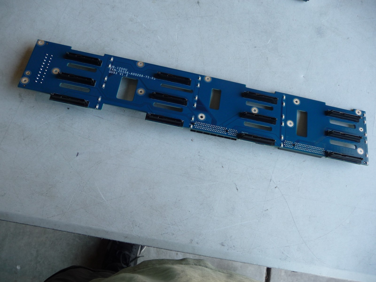 AU SELLER  QNAP  BACKPLANE BOARD  FKN-20106-A00268-YS-RS  QU93  V1.2  -TESTED
