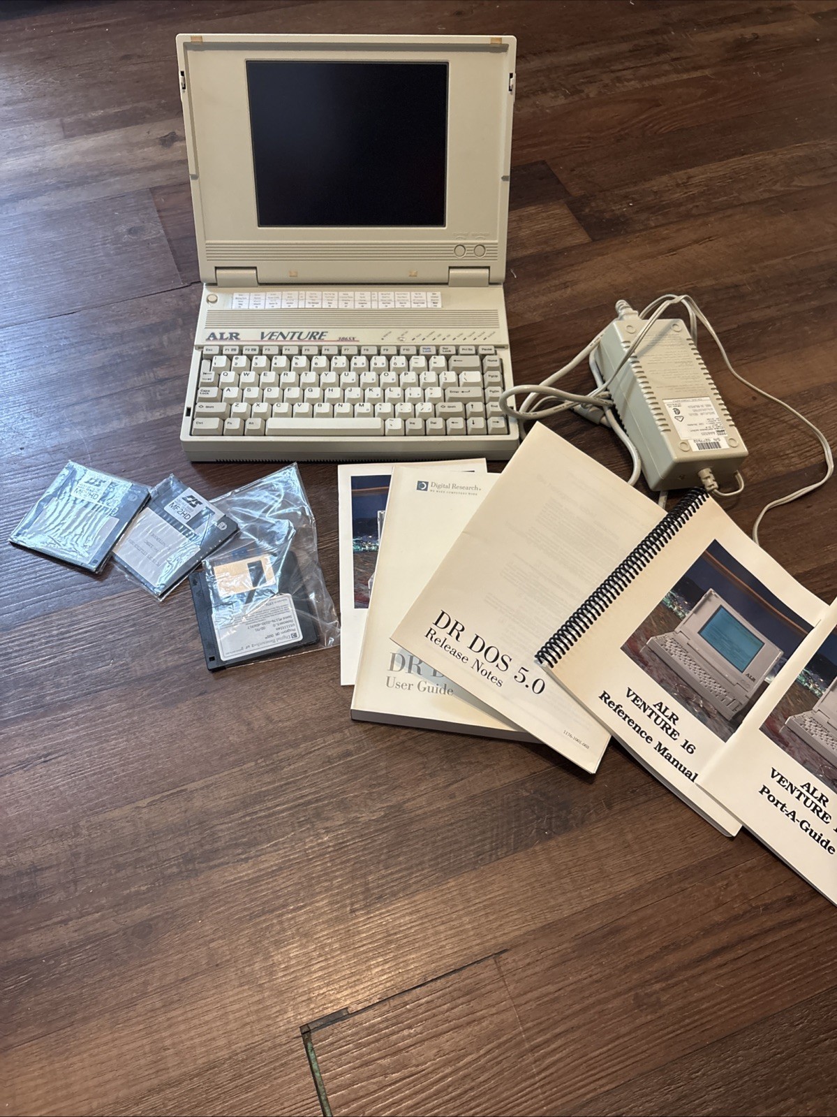     Vintage ALR Venture 386SX Laptop w/ AC Adapter & Disks