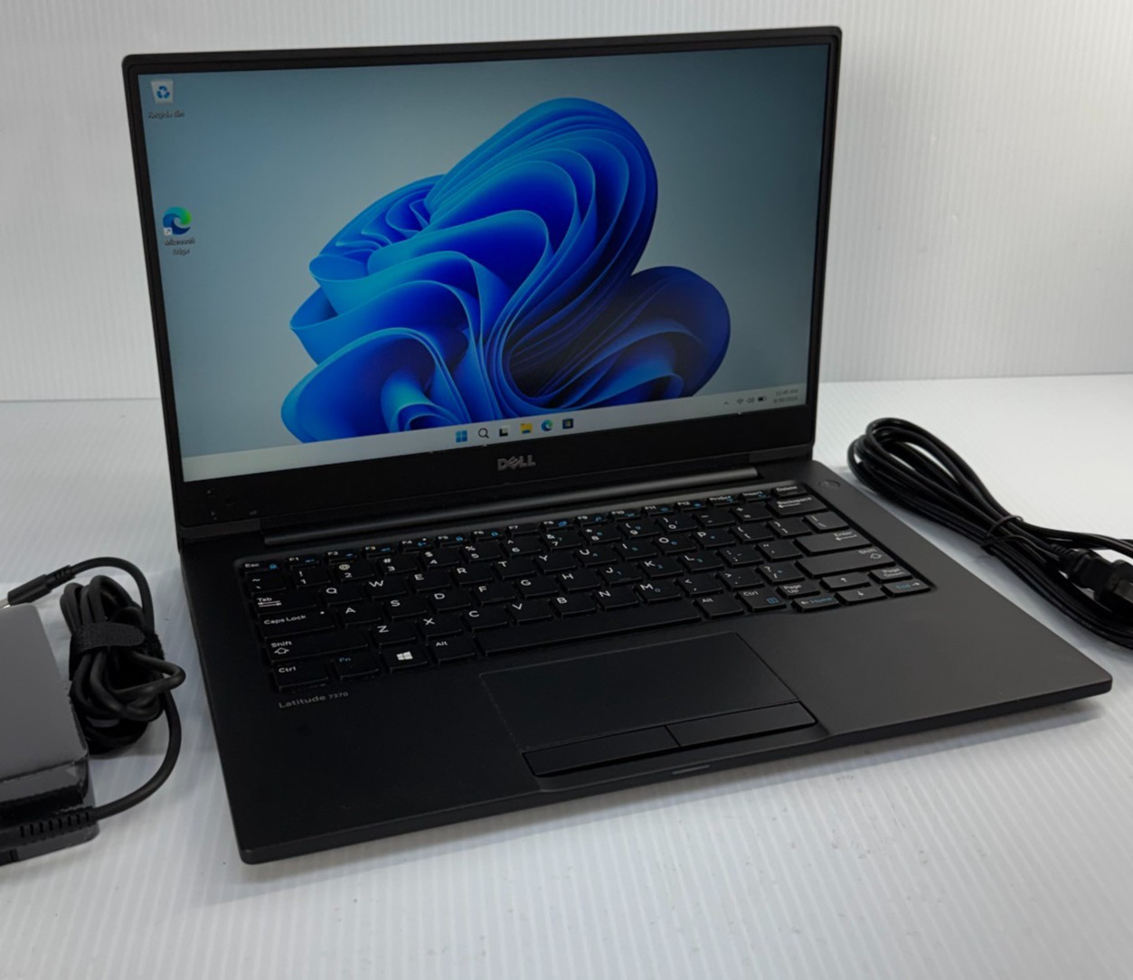 Dell Latitude 7370 m5-6Y54 13.3" Windows 11 Pro Laptop 128GB SSD 8GB RAM