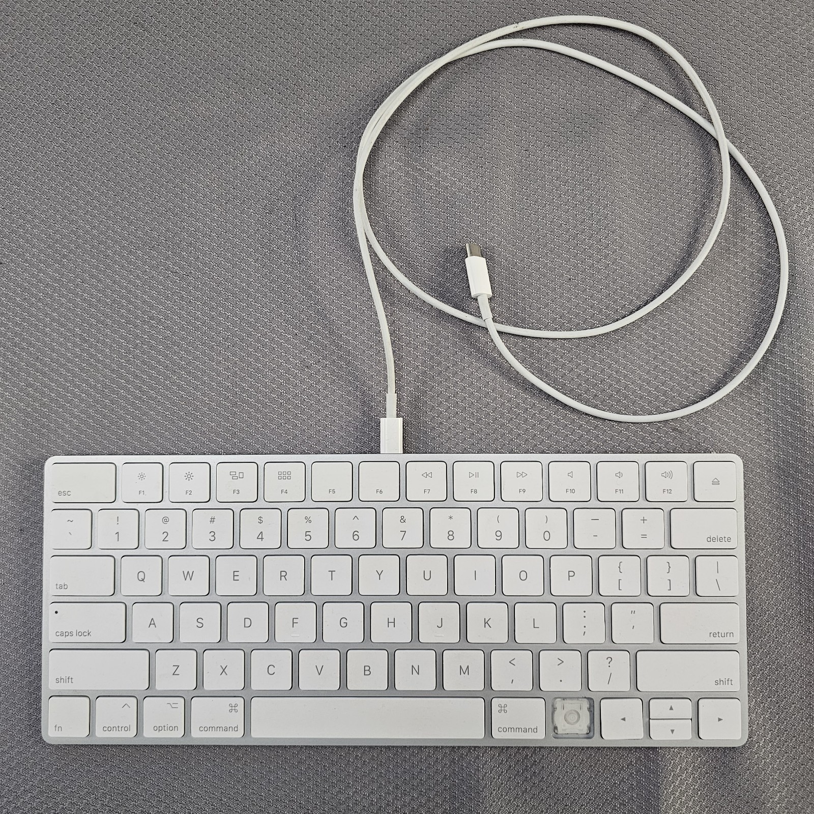Apple Magic Keyboard 2 Wireless A1644 Rechargeable With Cord No Option Key READ⬇