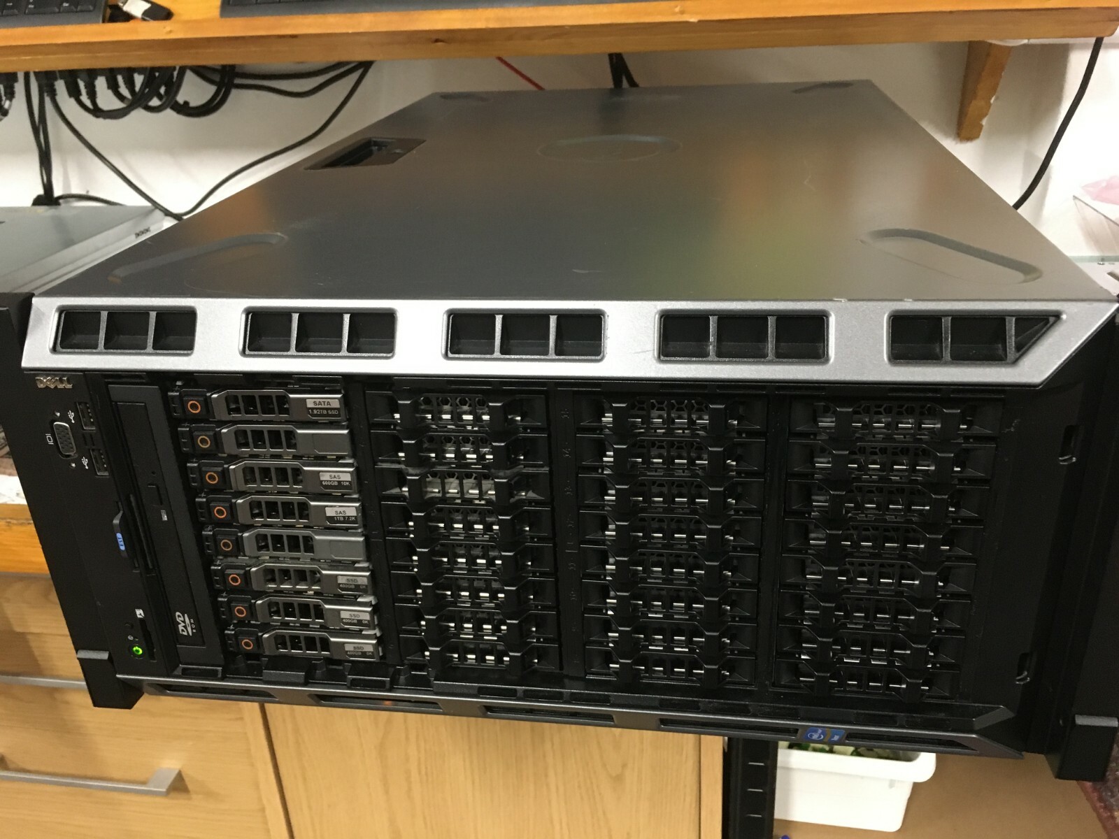 DELL  T620 Server Dual 10 core E5-2670 V2 ** 256gb RAM 800GB SSD+ 30x 900GB SAS 