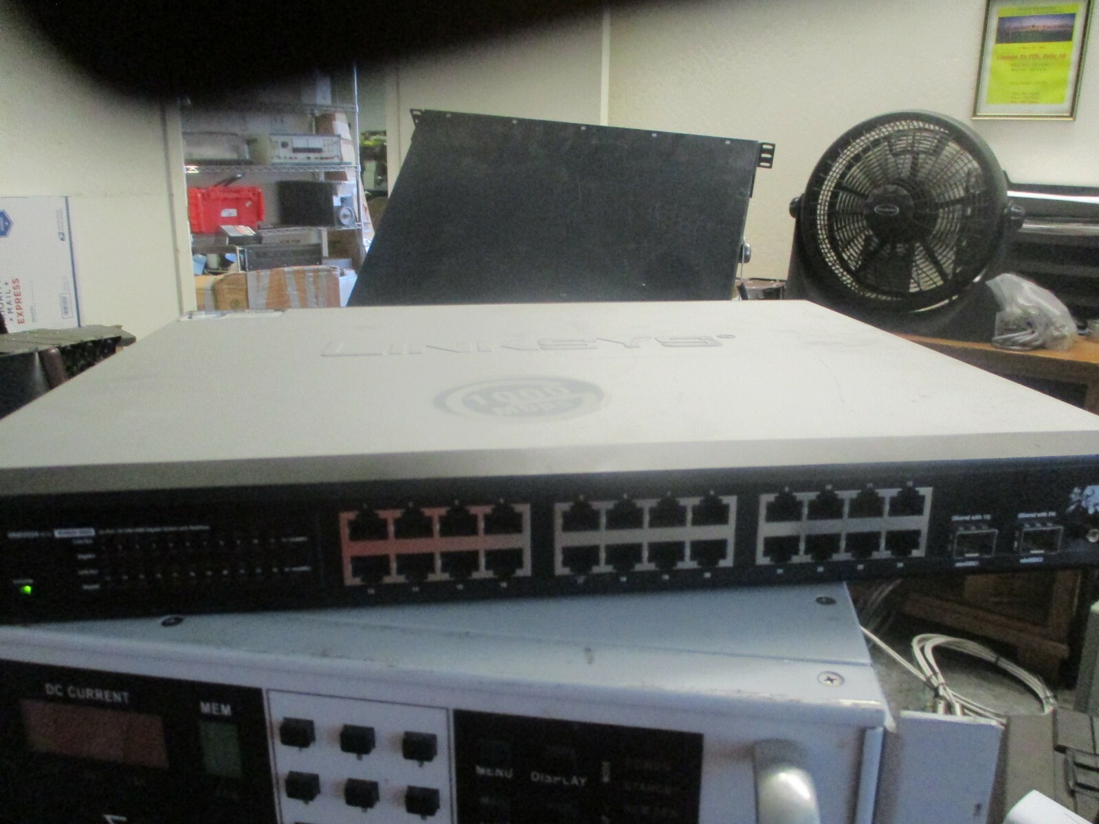 Linksys: SRW2024 V1.2. 24-Port 10/100 + 4-Port Gigabit Switch with WebView 