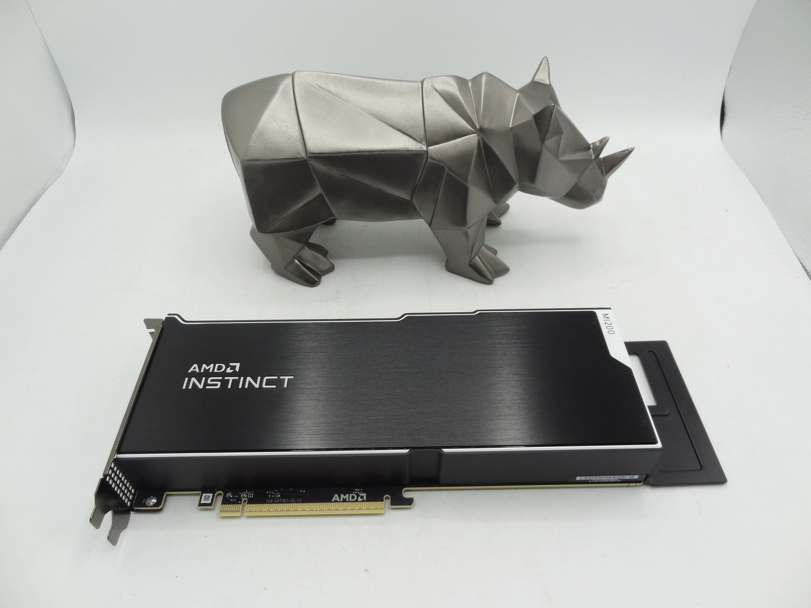 AMD 102D6730600 AMD INSTINCT MI210 64GB PCIE GPU ACCELERATOR