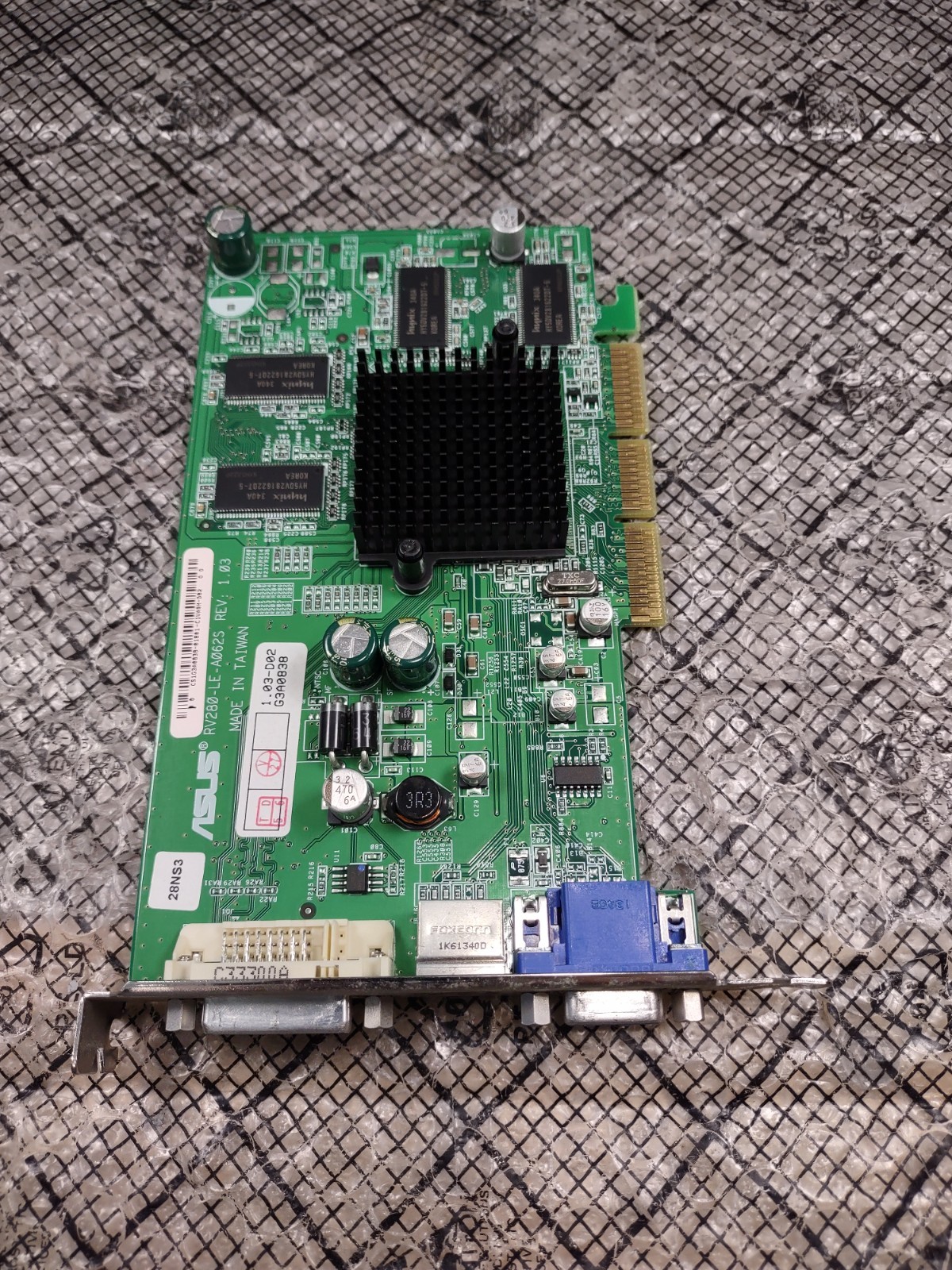 Asus ATI Radeon 9200 LE 128MB AGP Video Card + DVI RV280-LE-A062S