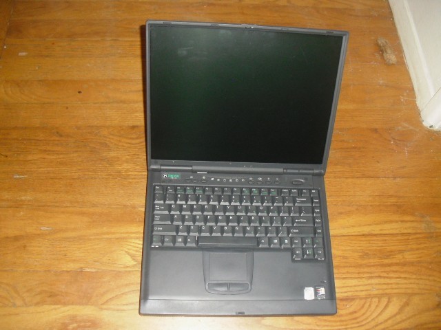 VINTAGE COLLECTABLE 15" GATEWAY Solo 9300 400MHzPENTIUM Laptop, AC, 60Gb