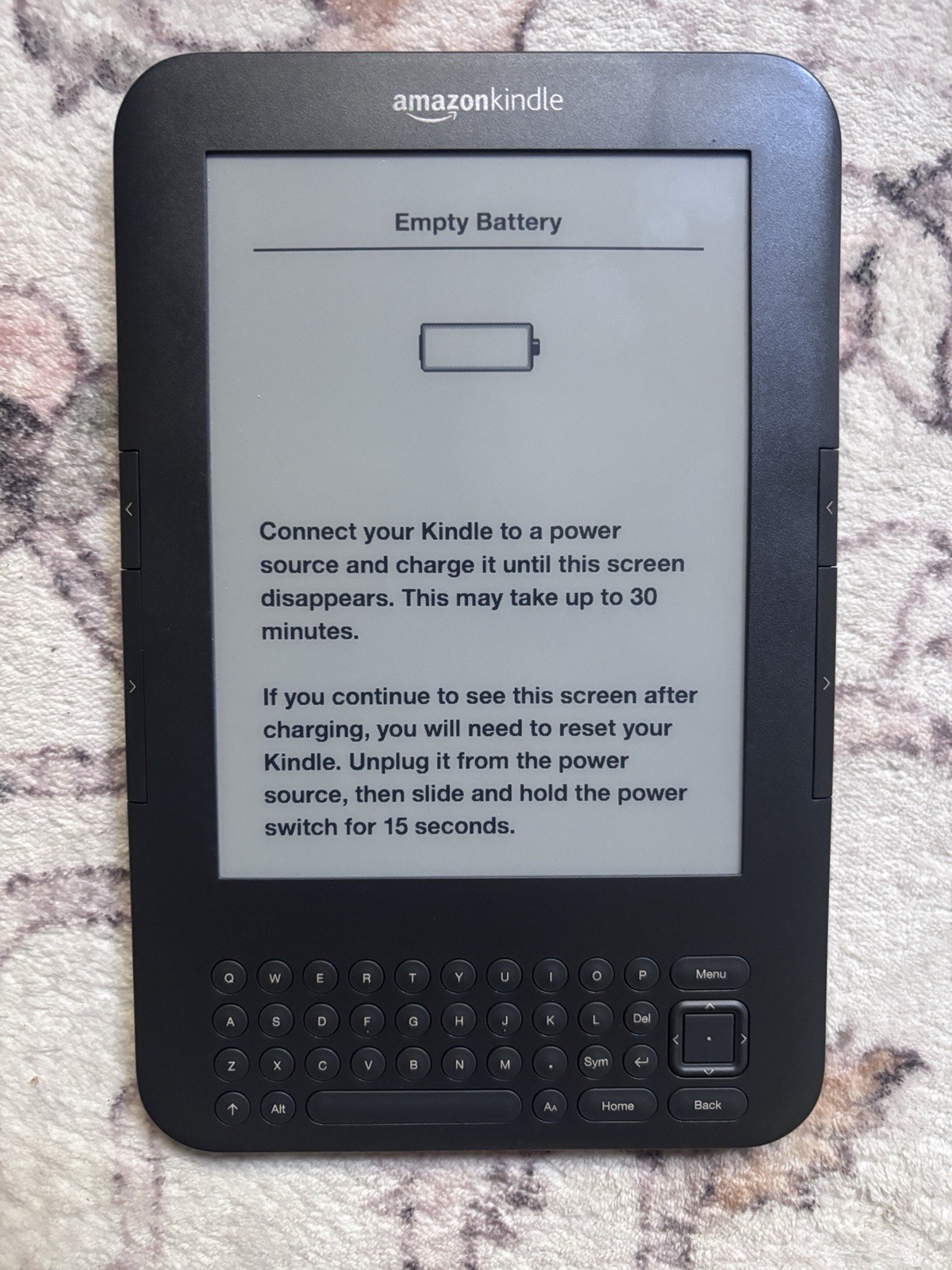 Amazon Kindle Keyboard (3rd Generation) 4GB, Wi-Fi, 6in - Graphite (D00901)