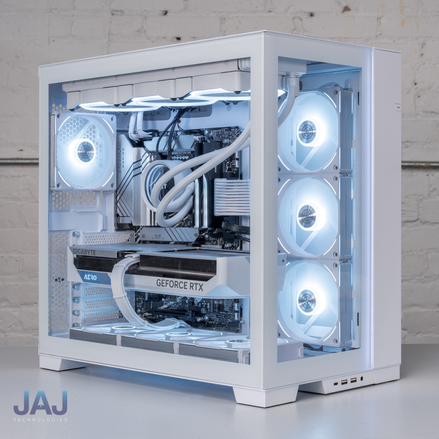 AMD Ryzen 7 9800X3D - GeForce RTX 4080 S- 32GB DDR5  7000- 2TB SSD - ALL WHITE