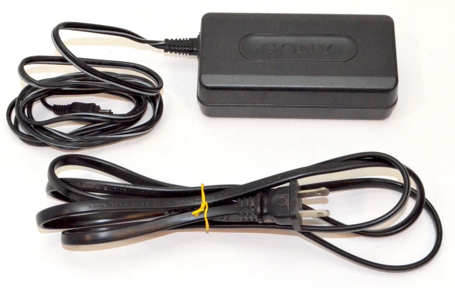 Sony AC-L10A Power Adapter, 23W, DC 8.4V, 1.5A *Used* For Sony Camcorders