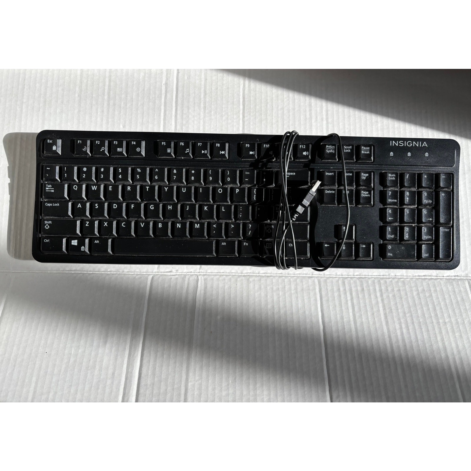 Insignia™ - NS-PNK8001 Full-size Wired USB Keyboard - Black Model:NS-PNK8001