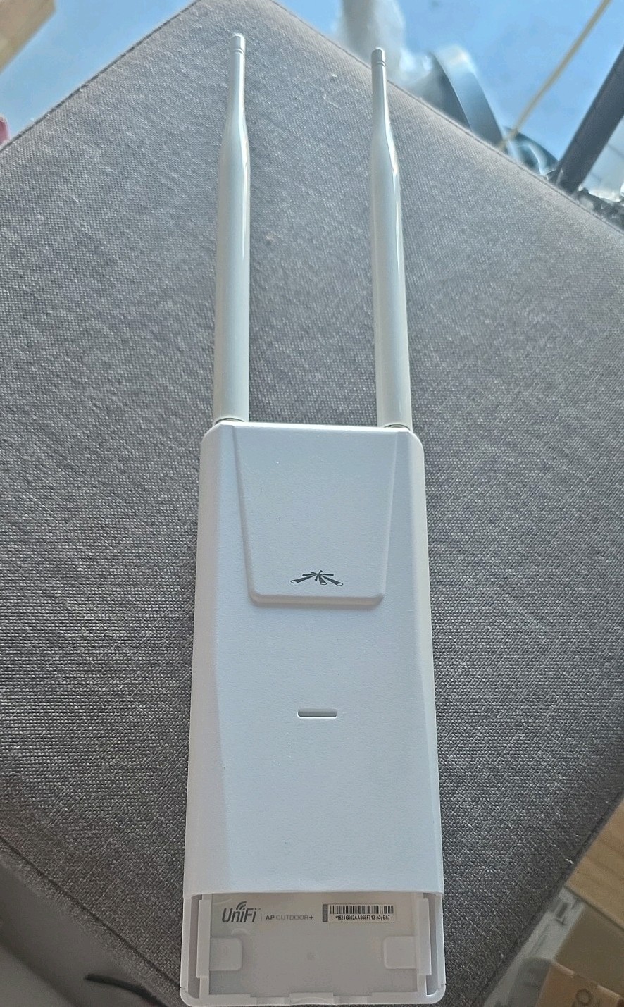 Ubiquiti Networks UniFi AP 5GHz Outdoor Access Point AP-Outdoor+ Antenna POE