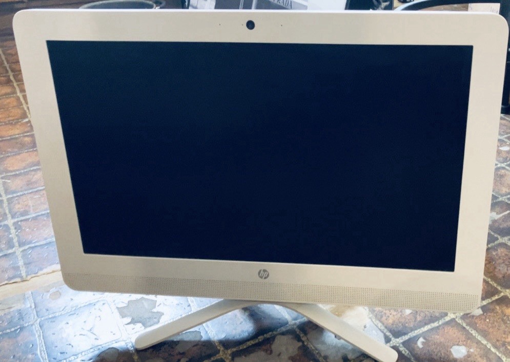 HP 20-C020 AIO Desktop Computer AMD 1.8GHZ 4GB RAM 1TB DRIVE ATI R2