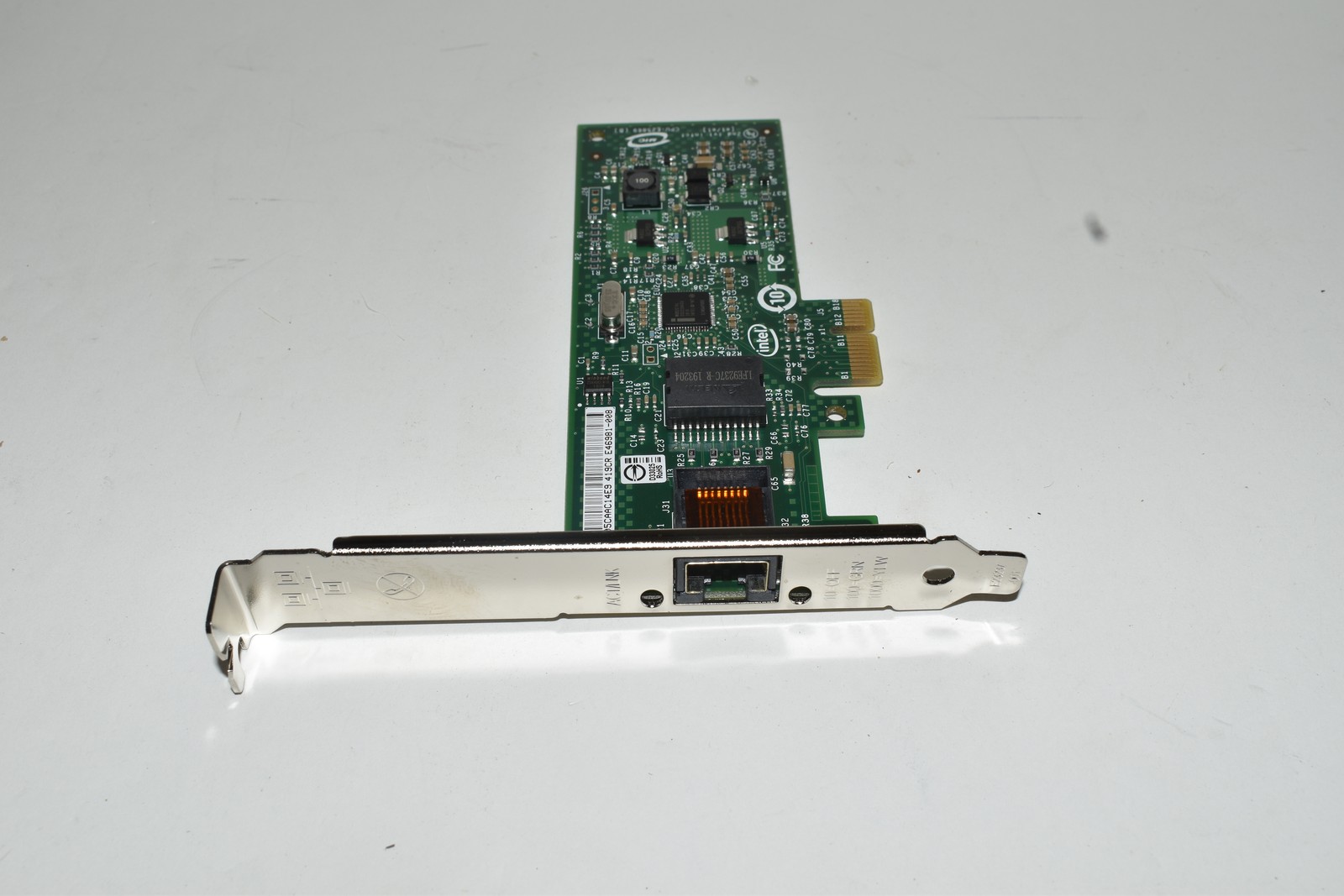 Intel (R)Gigabit CT Desktop Adapter CPU-E98152 (B) PCI-E Gigabit Network (ZUL96)
