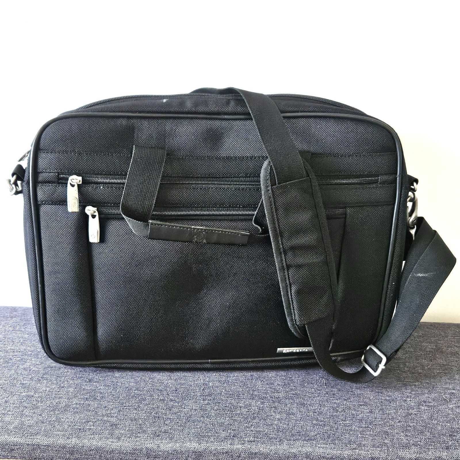 Samsonite Classic Black Multi-Pocket Business Travel Laptop Bag w Shoulder Strap