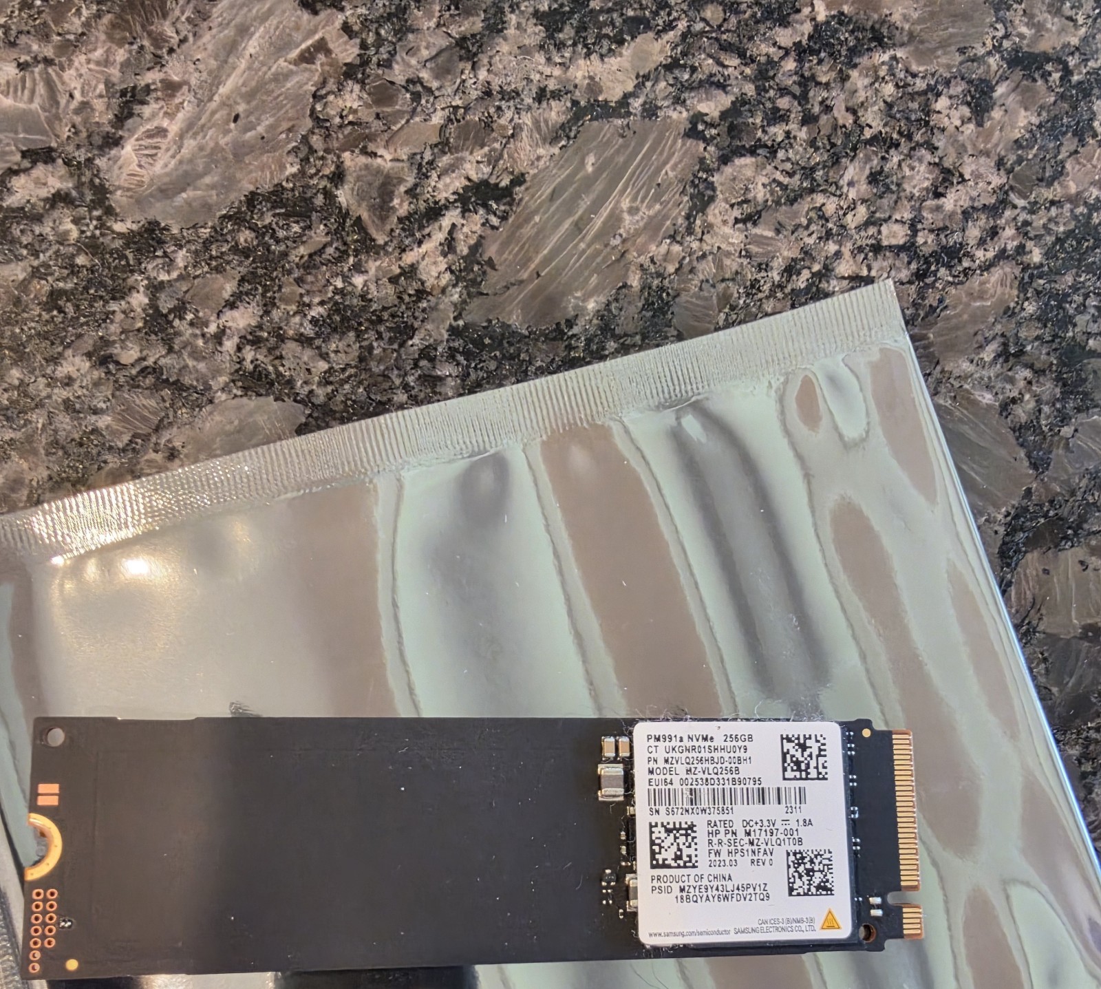 Samsung 256GB PM991a NVMe SSD Solid State Drive MZVLQ256HBJD-00BH1 MZ-VLQ256B