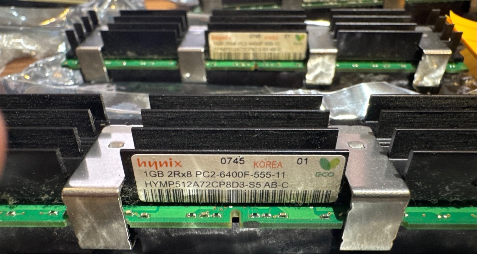 Apple Mac Pro 2, 1GB 2Rx8 PC2-6400F-555-11 RAM Hynix HYMP512A72CP8D3-Y5 #0745