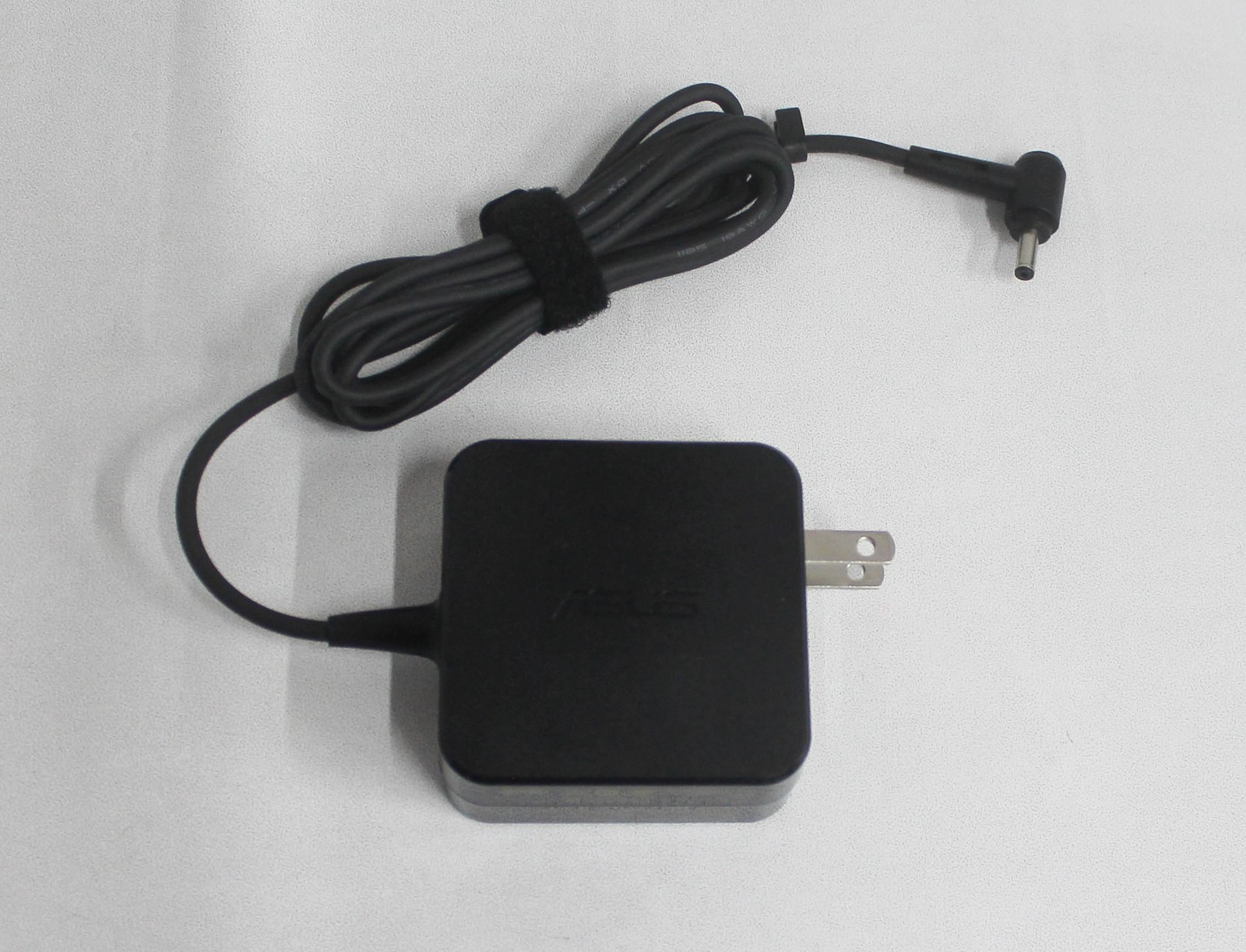 0A001-01101700 Asus Ac Adapter 2.37A Us Type 45W 19V 4Mm Barrel "GRADE A"