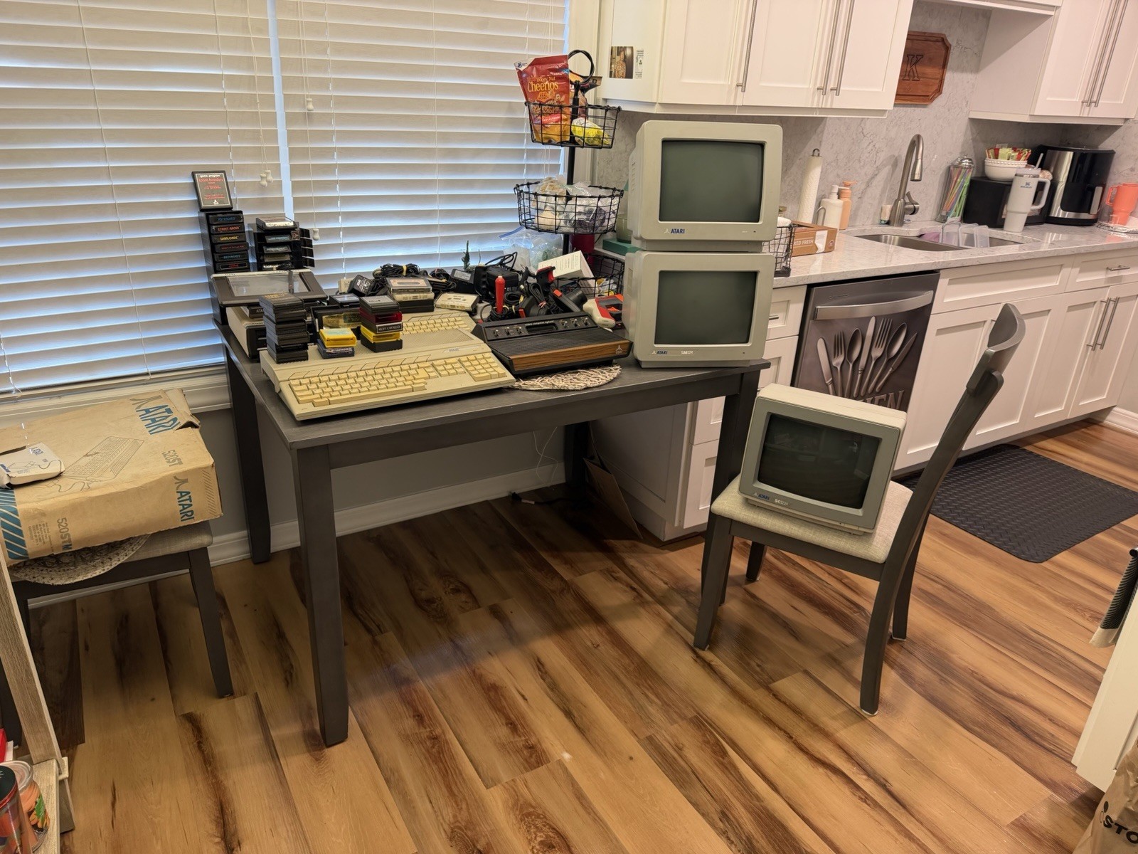 Vintage Atari 1040ST Vintage the holy Grail three monitors ,keyboards read descr