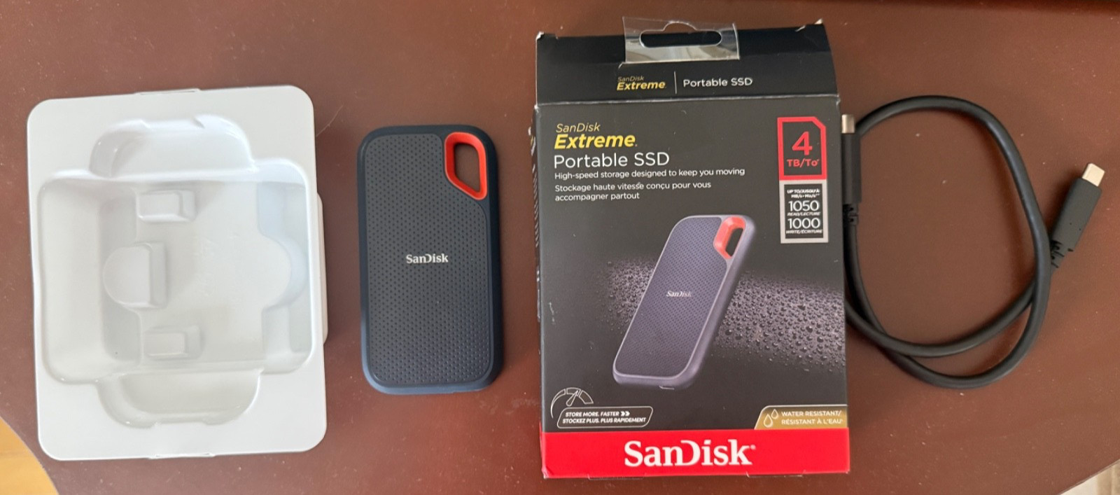 SanDisk Extreme 4TB Portable SSD  SDSSDE61-4T00 USB 3.2 gen-2 USB C cord and box
