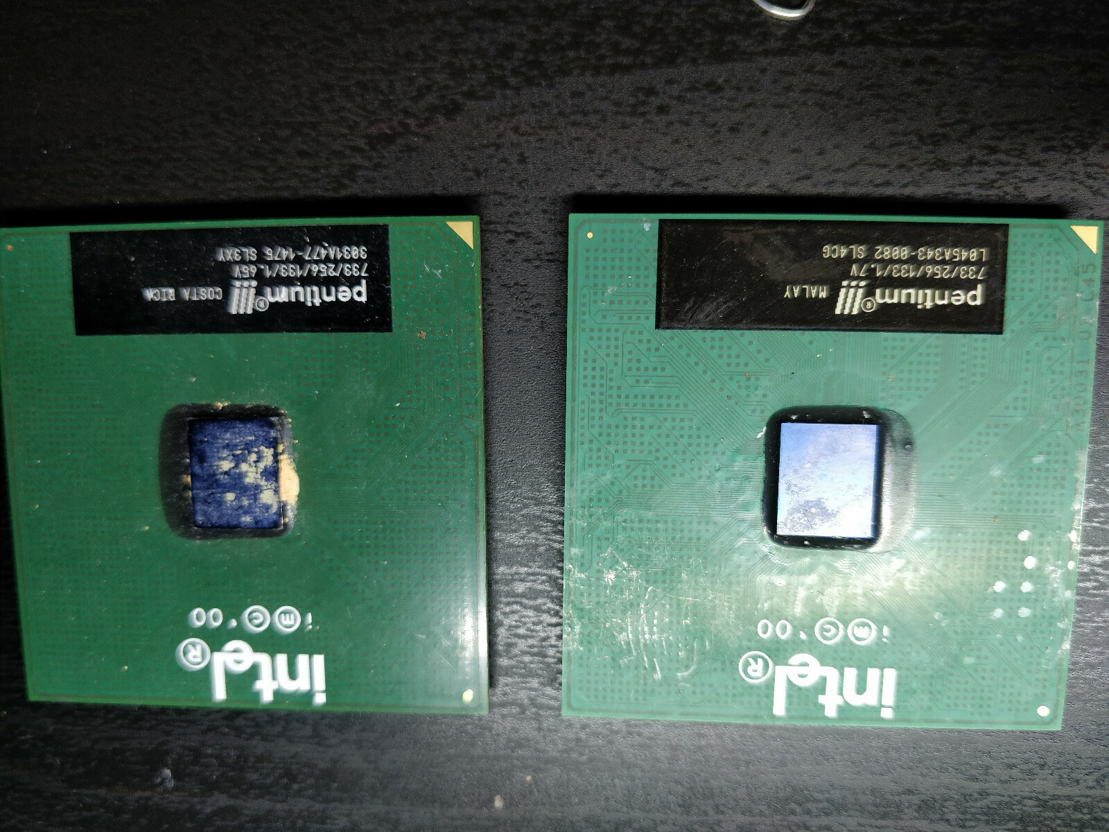  2 Intel Pentium III SL4CG 733MHz/256KB/133MHz FSB Socket Processor