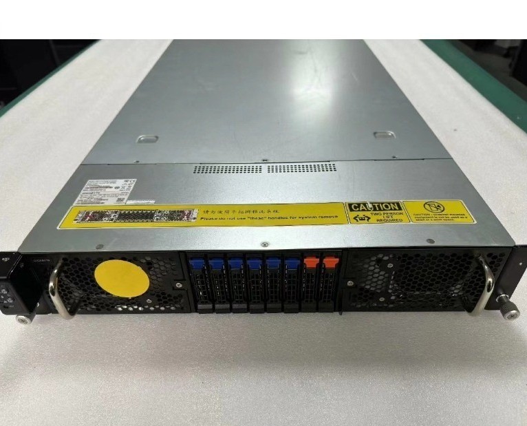 Gigabyte G292-Z20 2U 8GPU server 8x 2.5, 8x GPU EPYC 7001/7002 CPU 2x 2200W