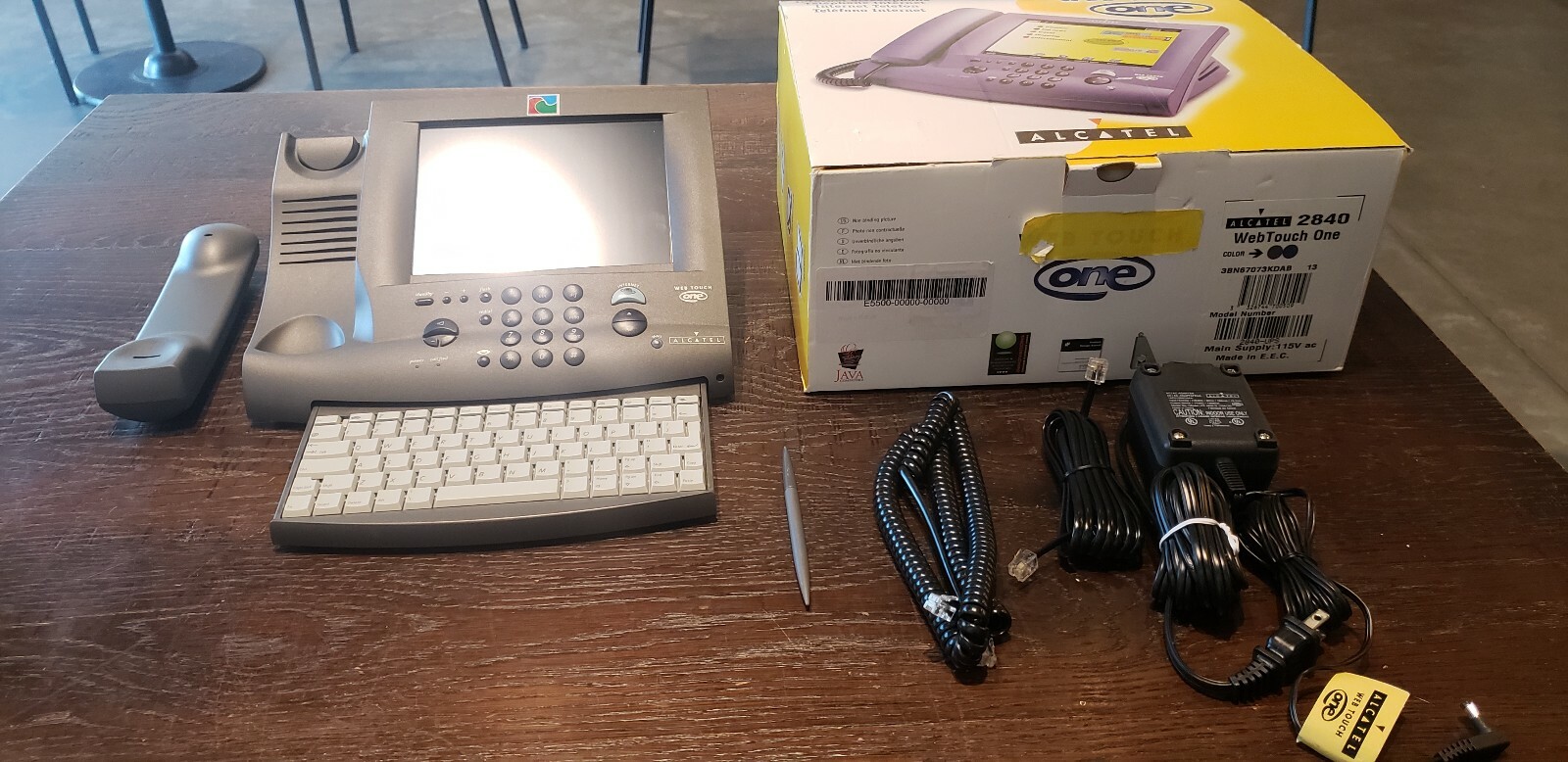NEW IN BOX ALCATEL 2840 WEB TOUCH ONE INTERNET SCREENPHONE TELEPHONE SWISS MADE