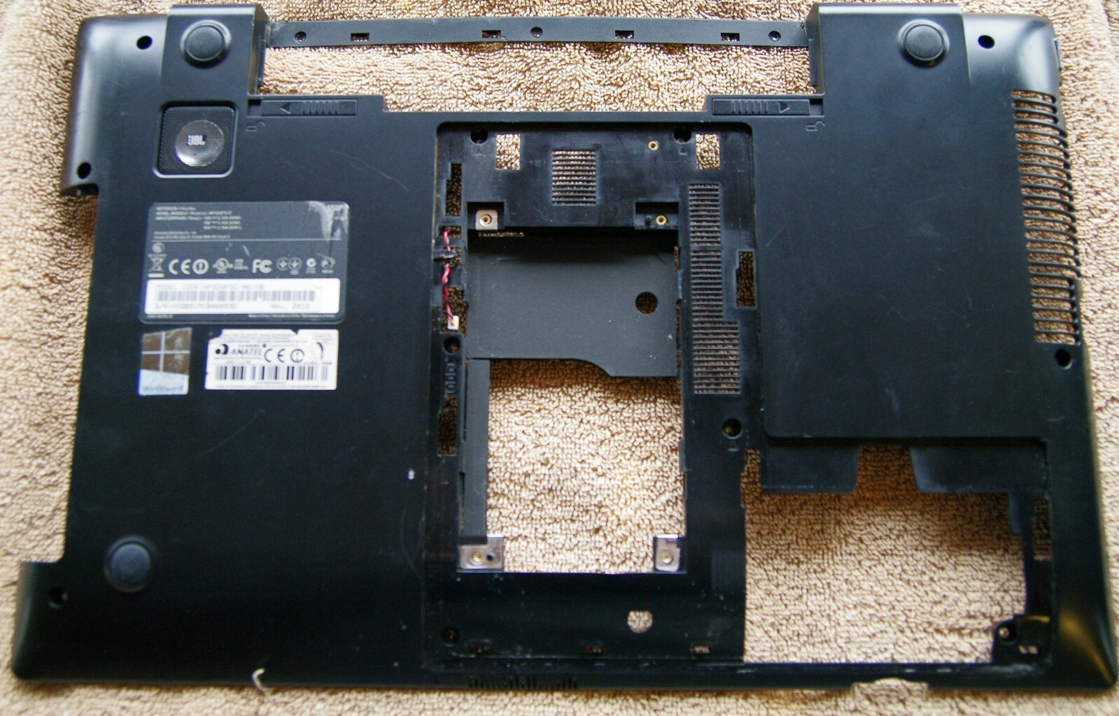 BA75-03755A Samsung Bottom Base Cover With Speaker NP550P5C