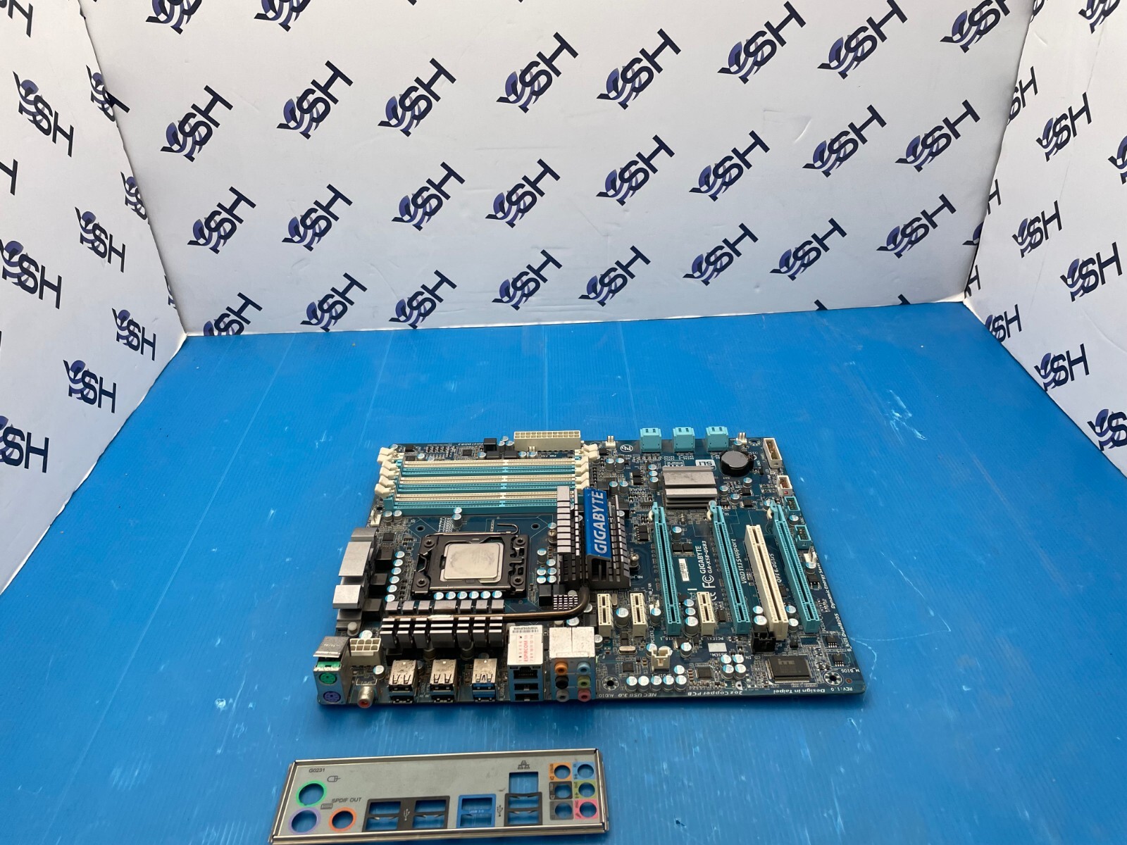 GIGABYTE GA-X58-USB3 Intel X58 LGA 1366 USB 3.0 ATX Motherboard + CPU