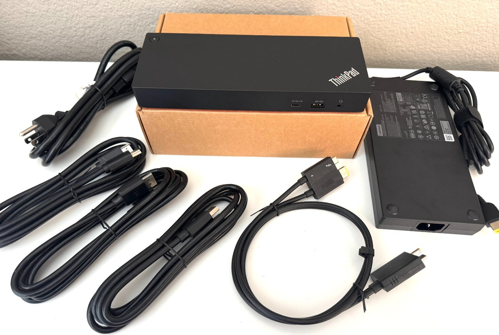 Lenovo ThinkPad Thunderbolt 4 Workstation Dock 300W 40B00300US + Xtra Cables