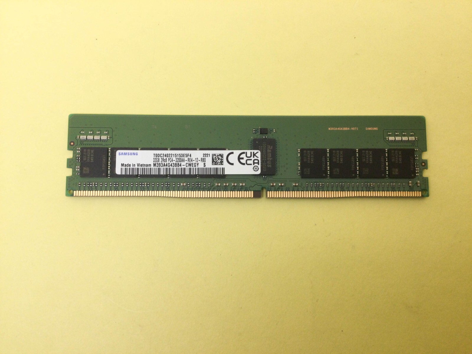 SAMSUNG 32GB (1X32GB) 2RX8 PC4-3200AA DDR4 SERVER MEMORY M393A4G43BB4-CWE