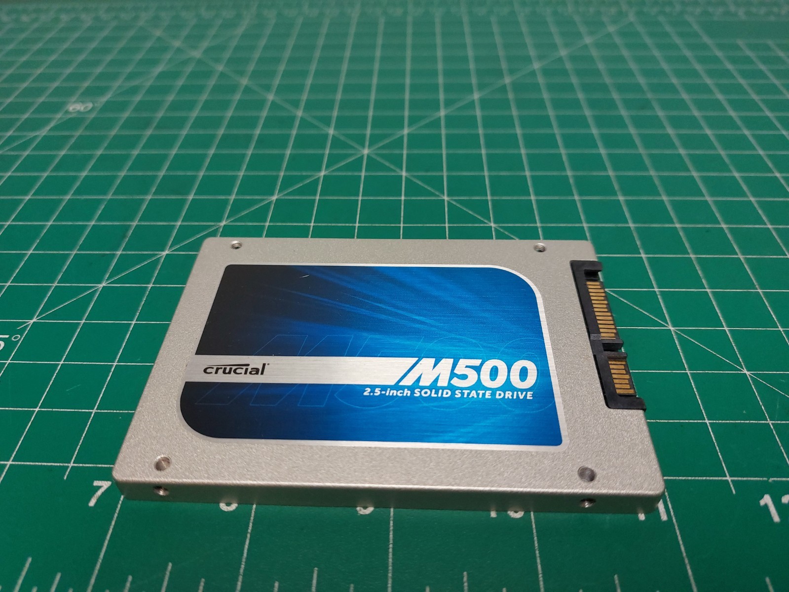 Crucial M500 CT480M500SSD1 480 GB 2.5" SATA 6Gb/s 5V 1.7A Internal SSD PC USED