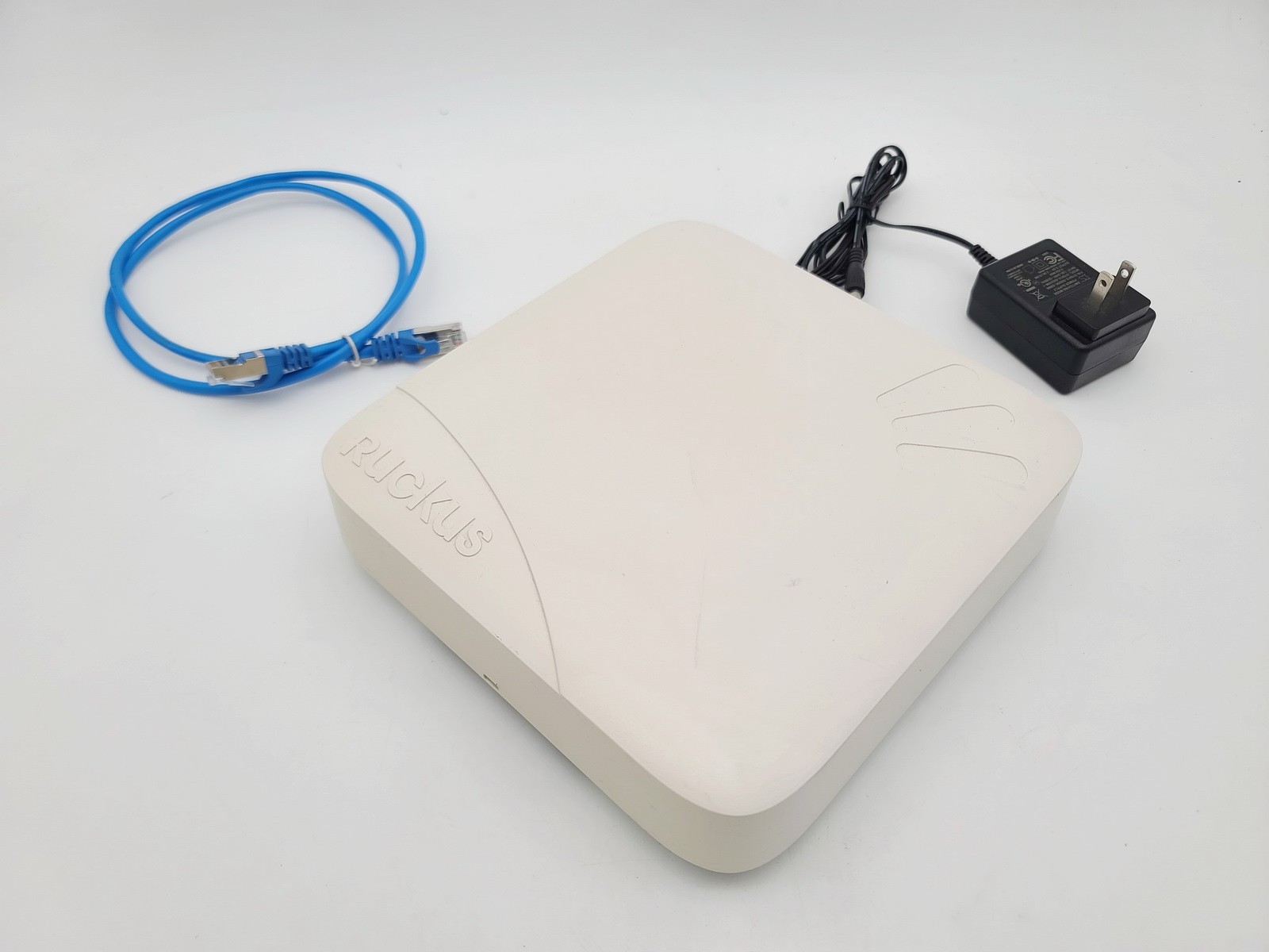 RUCKUS ZONEFLEX 7982 DUAL-BAND 802.11N WIFI 6 WIRELESS ACCESS POINT POE W CABLE