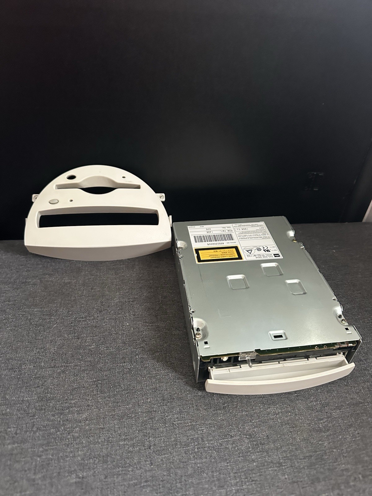 Toshiba SD-M1102 DVD-ROM Drive 1998 Vintage IDE w/ Faceplate Untested Parts