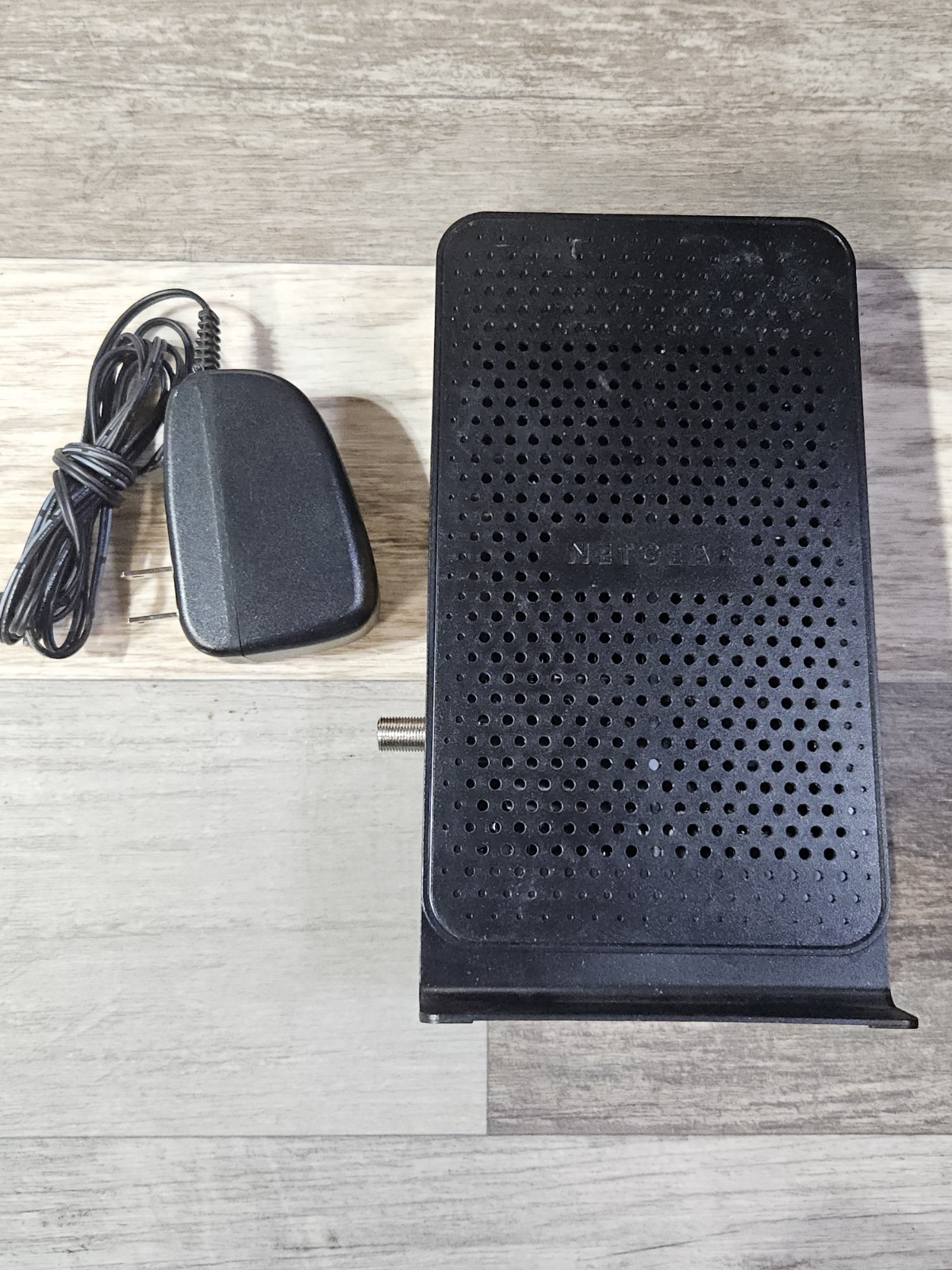 NETGEAR C3700v2 N600  Dual Band Gigabit DOCSIS 3.0 Wi-Fi Cable Modem Router