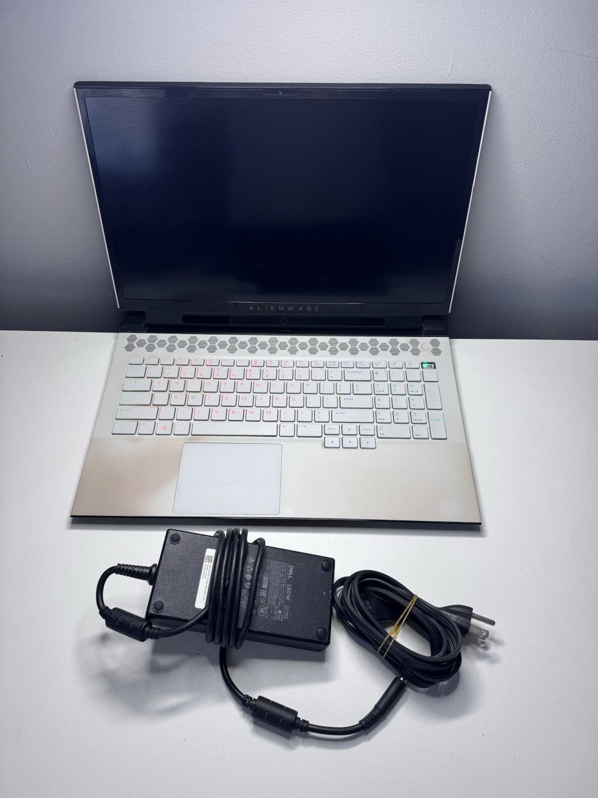Alienware m17 R2 17.3” i7-9750H RTX 2070 Max-Q 16GB RAM No Ssd FOR PARTS