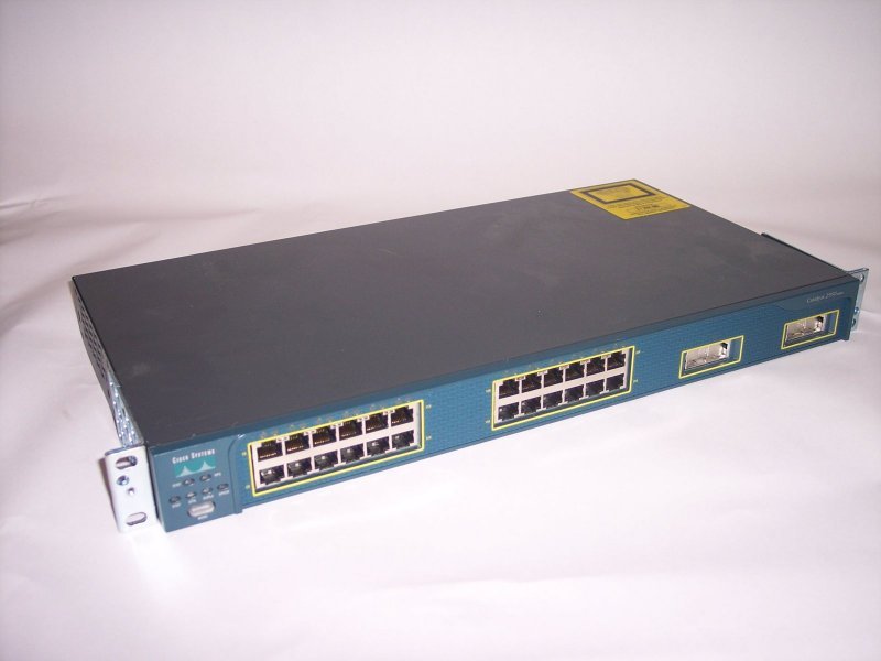 CISCO WS-C2950G-24-EI 24x 10/100 ports 2x 1000BASE-X ports 10/100Mbps + 1000Mbps