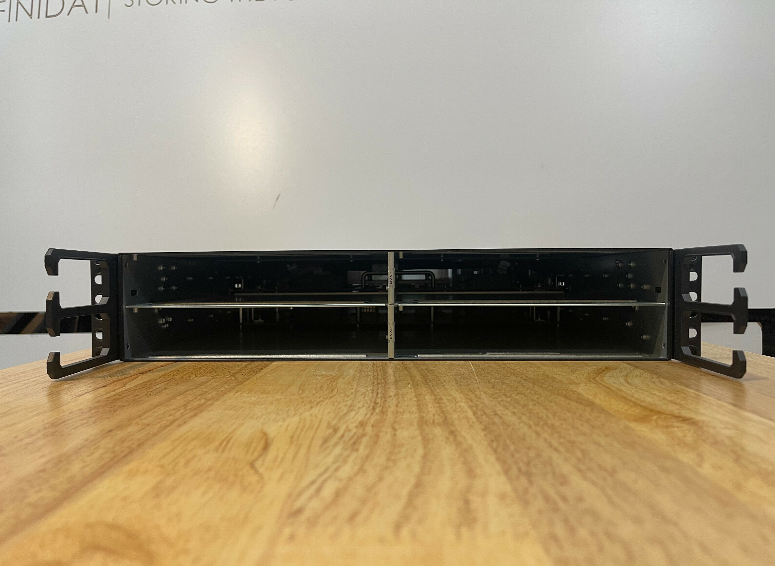 HPE FlexFabric 5930 4-slot Switch Chassis up to 96x 1/10GbE 4/8Gb FC L3 32x 40GE