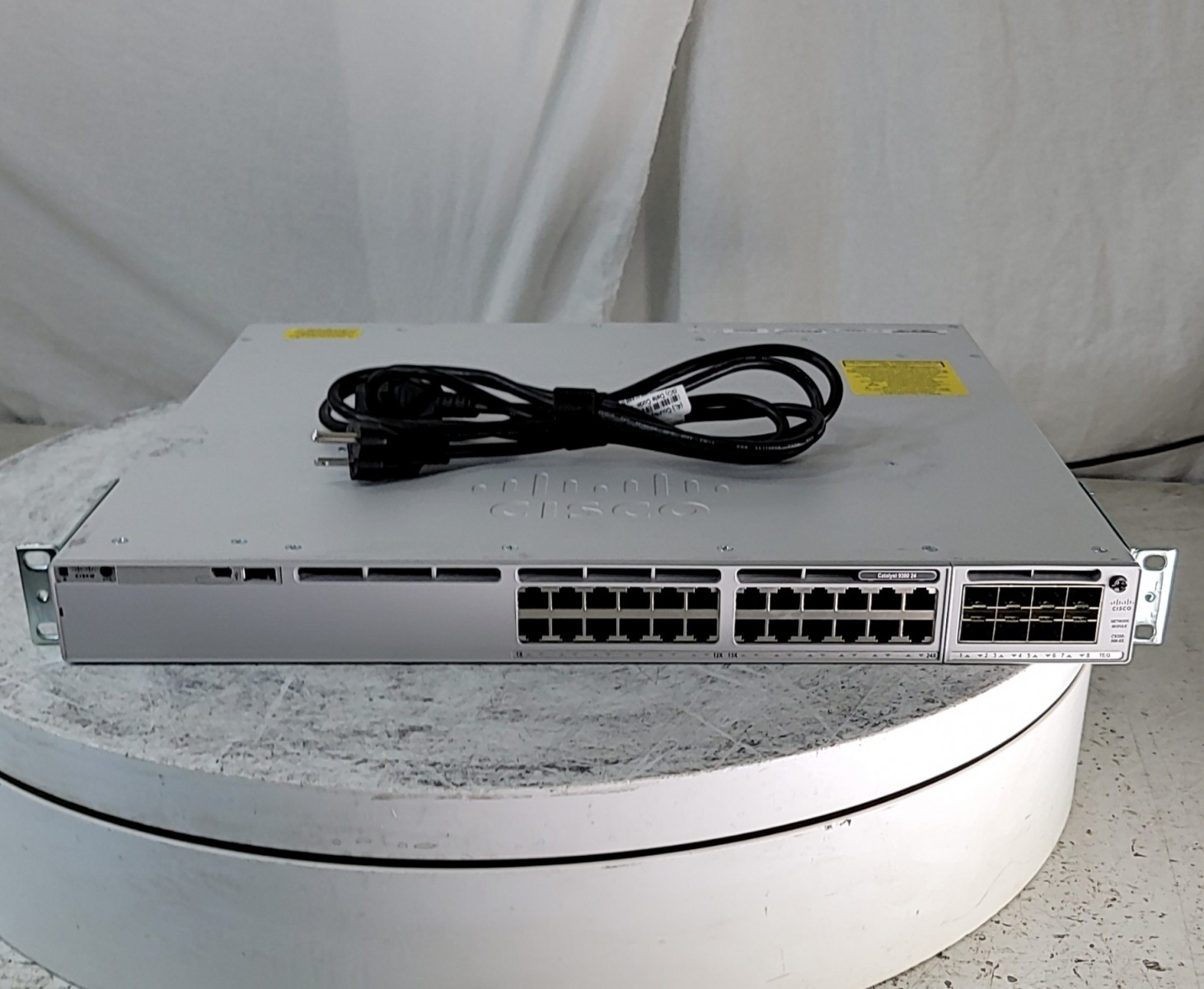 CISCO Catalyst 9300 24 C9300-24T-A V03 24-port Network Switch /w C9300-NM-8X
