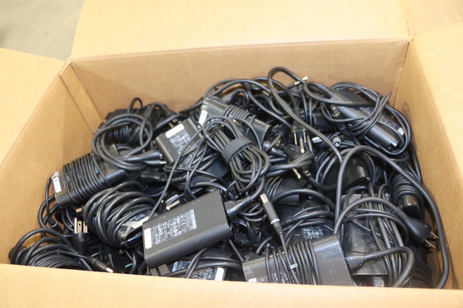 lot of 55   GENUINE DELL  HA65NM130 65W, 19.5V Laptop Charger