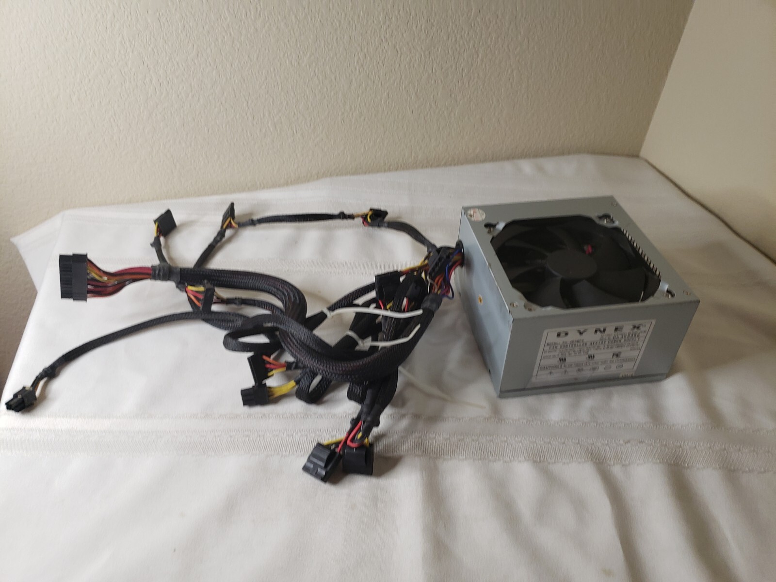 Dynex 400 Watt Fan Controlled ATX 12V Power Supply DX-400WPS
