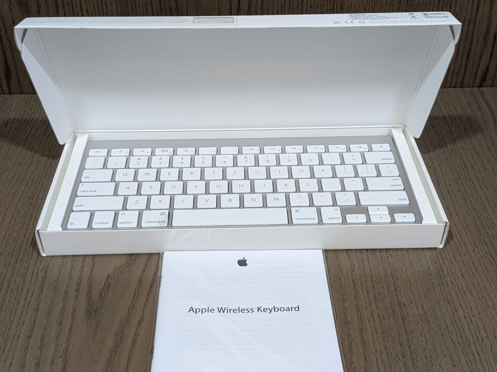 Apple Wireless Keyboard A1314 MC184LL/B Bluetooth Silver White Open Box