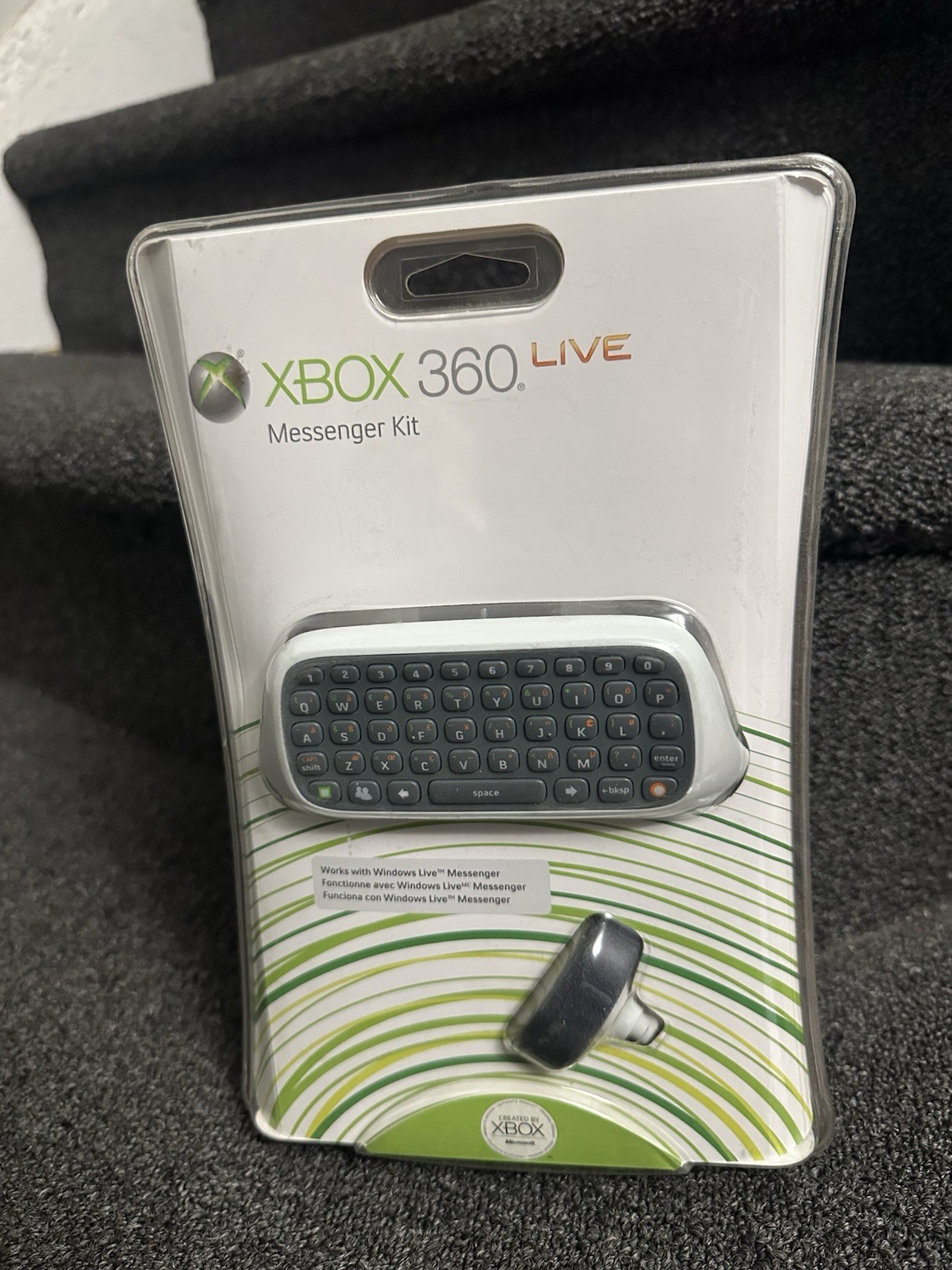 XBOX 360 Chatpad With Headset Messenger Kit Brand New (PACKAGE HAS MINOR WEAR)