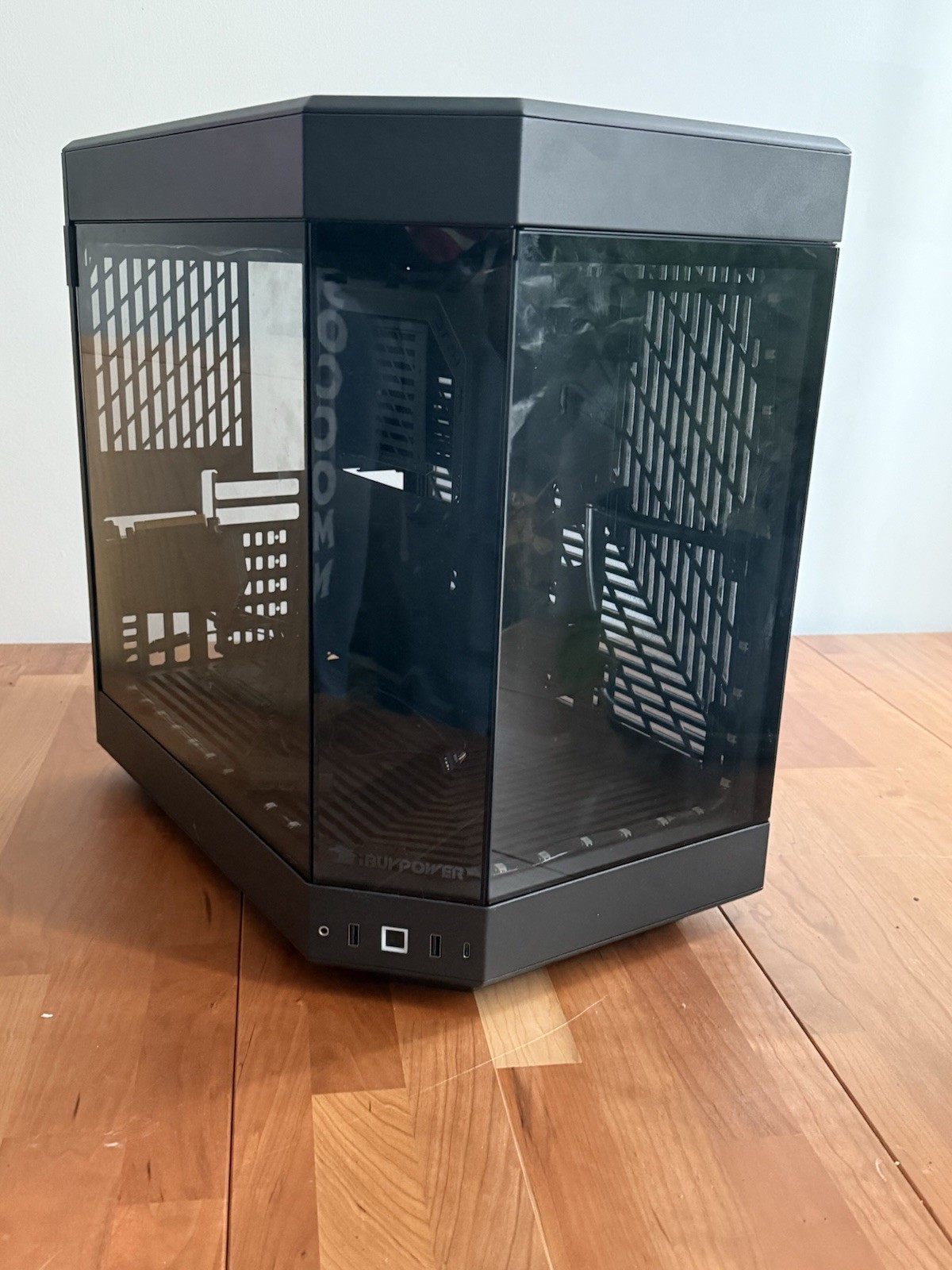 HYTE Y60 Mid Tower Case Black with Corsair Light Strip and Controller