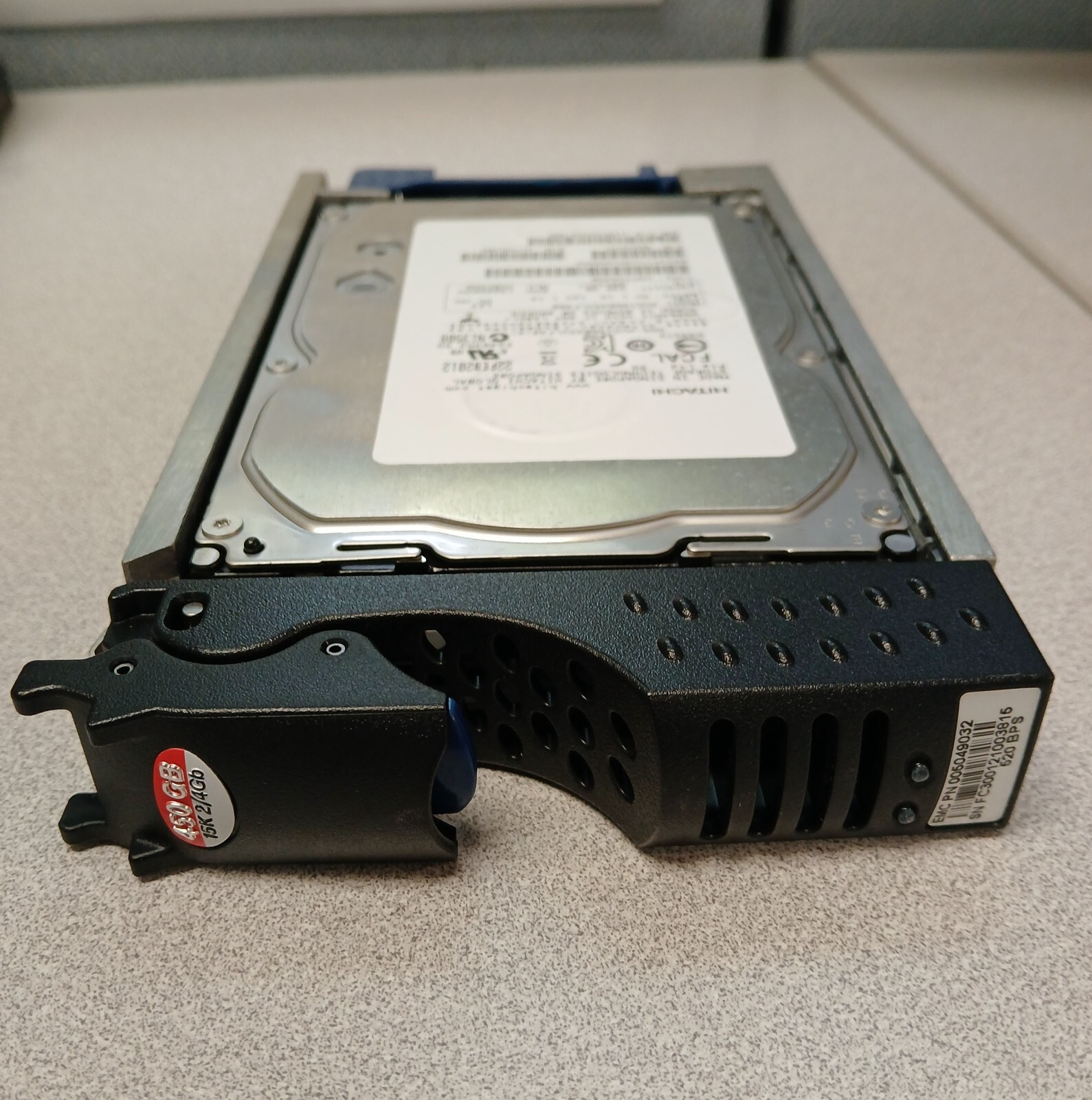 EMC 005049032 450GB 15k 4G SAS 3.5" FC HDD 118032689-A02 HUS156045VLF400 0B24477